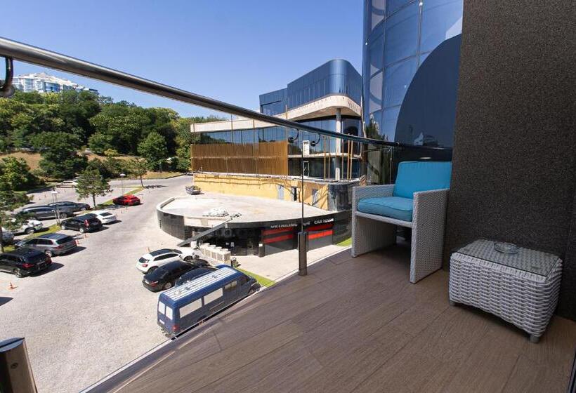 سوییت خانوادگی, Nemo Hotel Resort & Spa