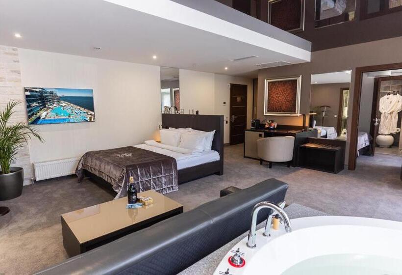 سوییت خانوادگی, Nemo Hotel Resort & Spa