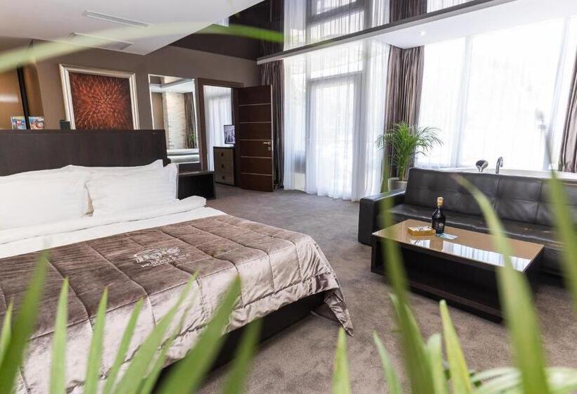 سوییت خانوادگی, Nemo Hotel Resort & Spa