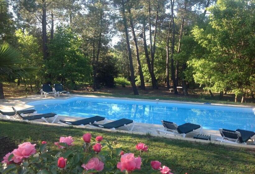 プールビュースタンダードルーム, Le Clos Des Cigales