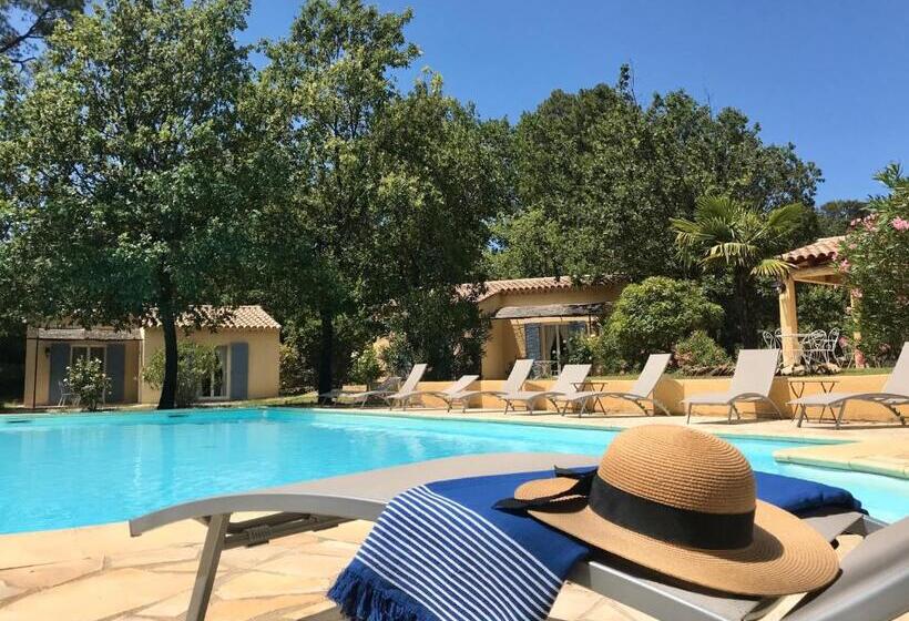 プールの見えるスーペリアルーム, Le Clos Des Cigales