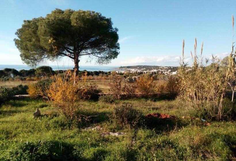 اتاق لوکس با چشم‌انداز دریا, Antica Tenuta