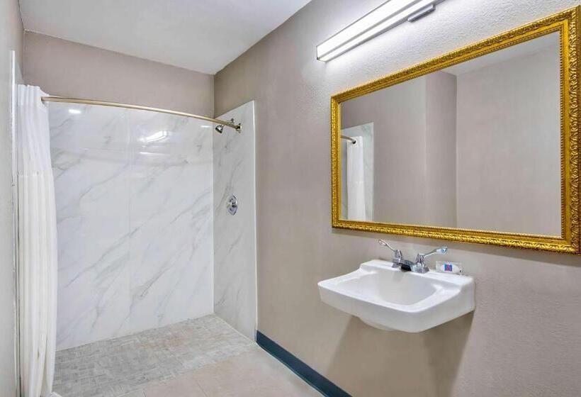 חדר סטנדרט, מיטת קינג, מותאם לאדם עם מוגבלויות, Studio 6  Texas City, Tx