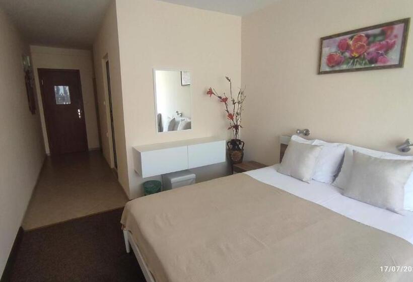 Номер Стандарт Вид на Сад, Guest House Marina