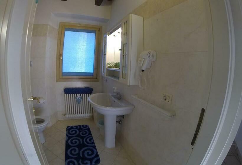 스탠다드 룸 공동 욕실, R&b Ostello Degli Dei