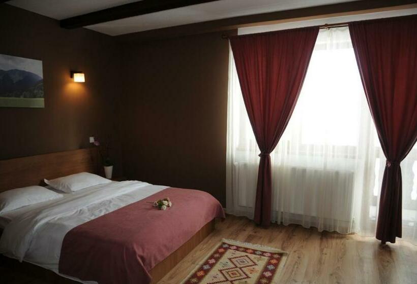 Quarto Estandar com Sacada, Pensiunea Bergtal