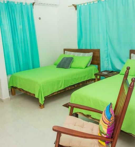 ２ダブルベッドのスタンダードルーム, Henry Bacalar