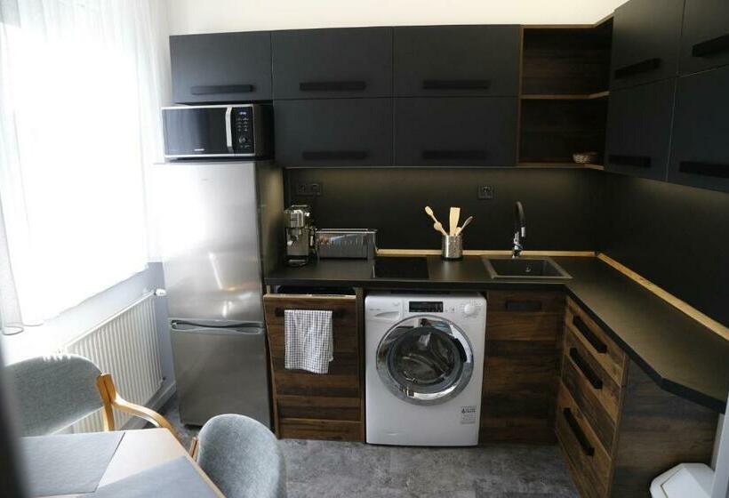 1 Bedroom Apartment Lake View, H2o