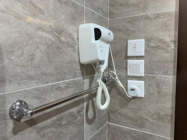 单人经济间, برج الأعمال