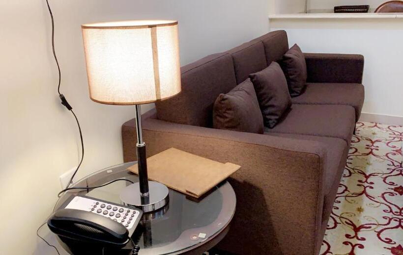 家庭套房, برج الأعمال