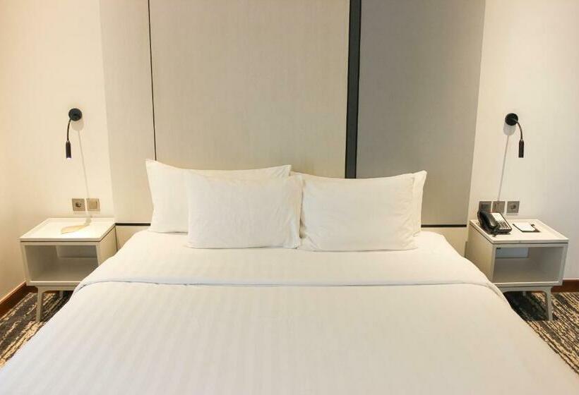 Номер Deluxe Вид на Город, The 1o1 Jakarta Airport Cbc
