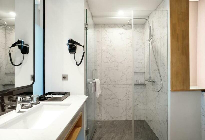 Номер Superior Вид на Город, The 1o1 Jakarta Airport Cbc