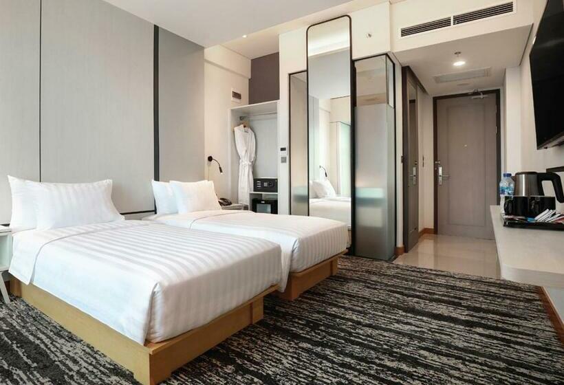 Номер Superior Вид на Город, The 1o1 Jakarta Airport Cbc