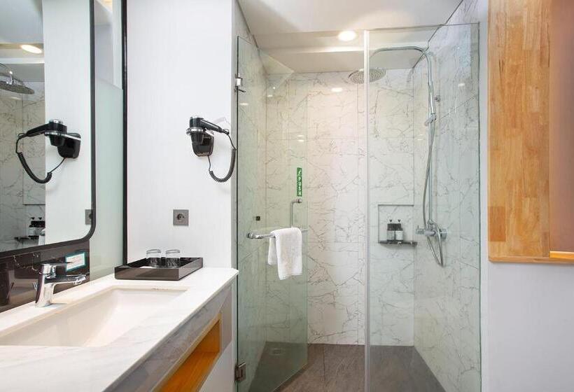 Номер Deluxe Вид на Город, The 1o1 Jakarta Airport Cbc