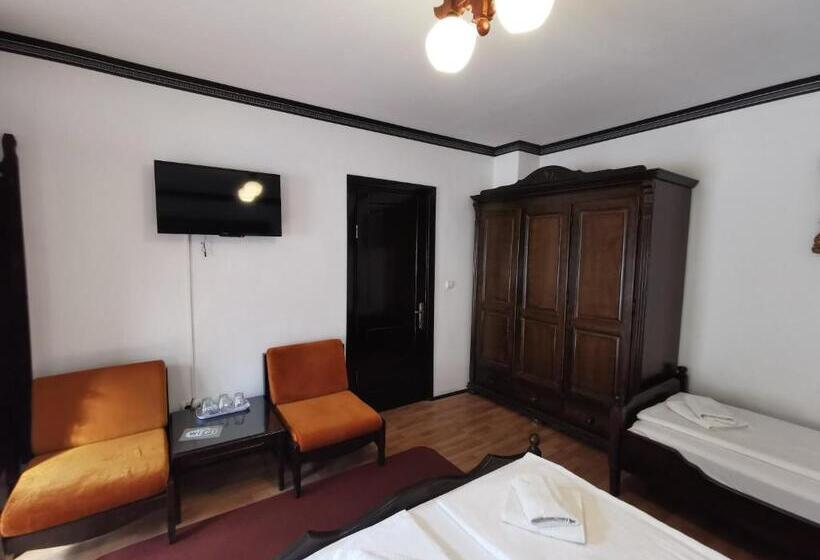 اتاق استاندارد سه تخته با بالکن, Casa Cu Cerdac