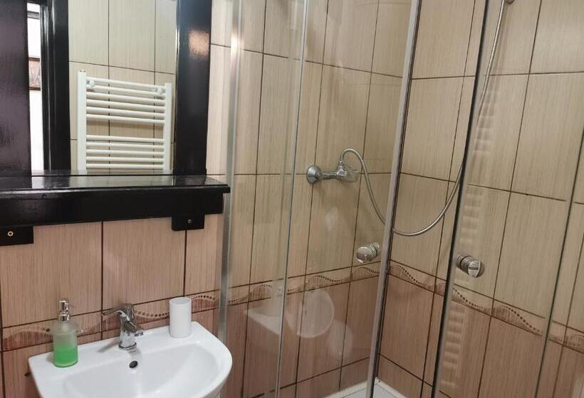 اتاق استاندارد سه تخته با بالکن, Casa Cu Cerdac