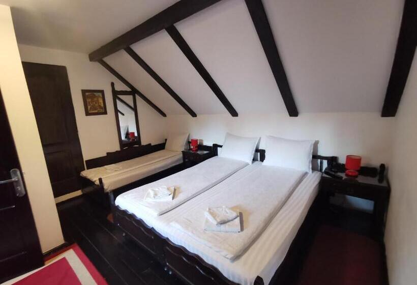 اتاق کلاسیک سه تخته, Casa Cu Cerdac