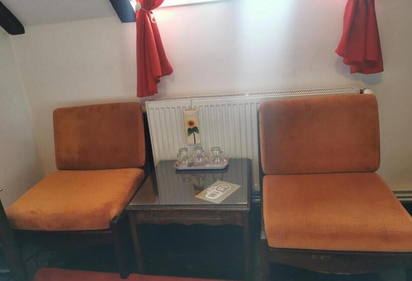 اتاق استاندارد سه نفره, Casa Cu Cerdac