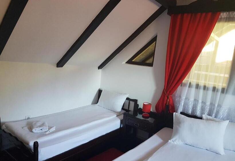 اتاق استاندارد سه نفره, Casa Cu Cerdac