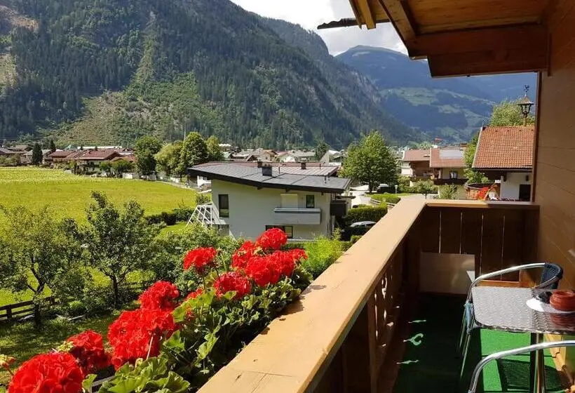 اتاق استاندارد سه تخته با بالکن, Haus Gröblacher