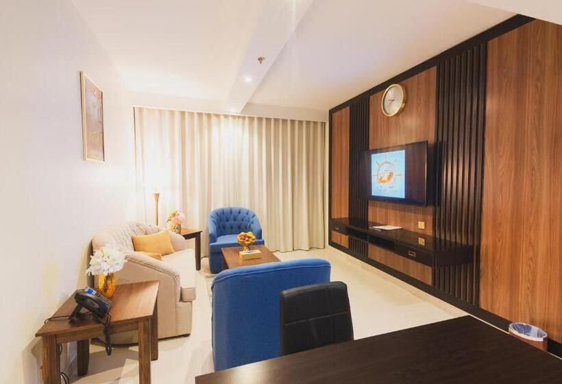 סוויטה משפחתית, Golden Ship