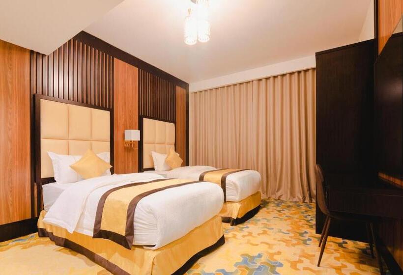 חדר סופריור, Golden Ship