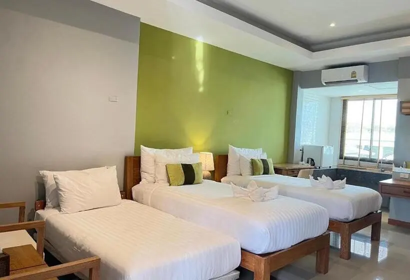 Deluxe Kolmen Hengen Huone, Look At Home Lamphun