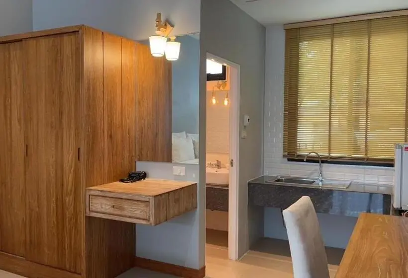 Deluxe Kolmen Hengen Huone, Look At Home Lamphun