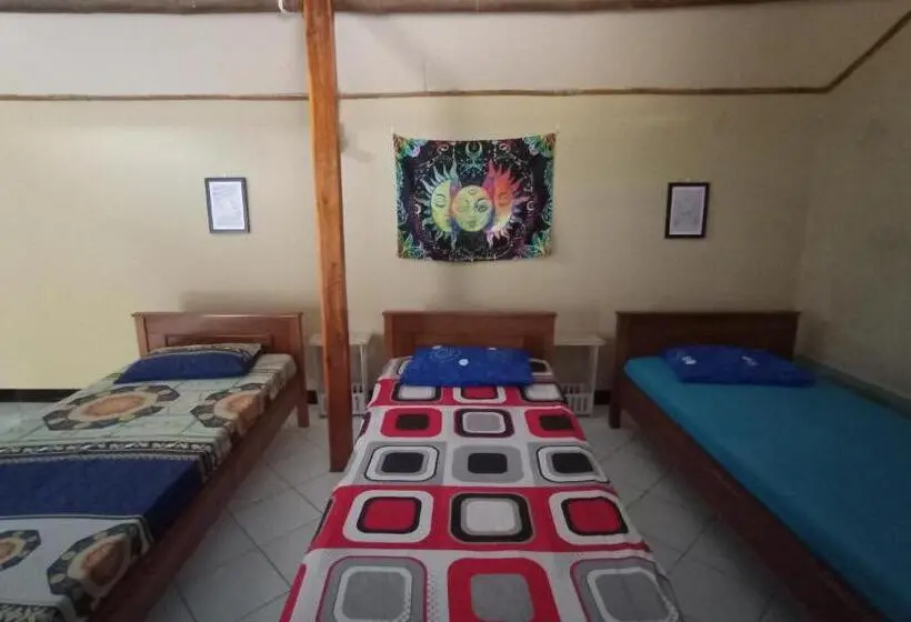 スタンダードトリプルルーム, Harry S Ocean House Watukarung Homestay