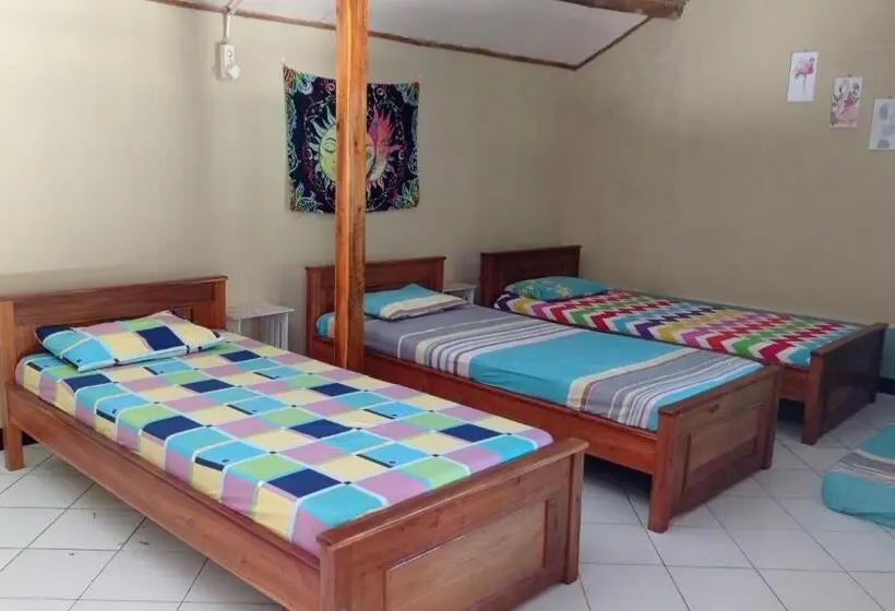スタンダードトリプルルーム, Harry S Ocean House Watukarung Homestay
