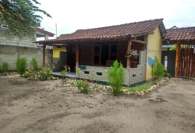 スタンダードトリプルルーム, Harry S Ocean House Watukarung Homestay