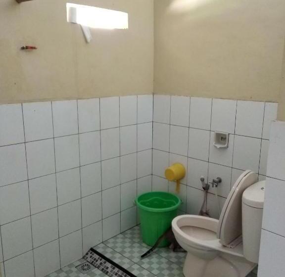 חדר סטנדרט לשלושה, Harry S Ocean House Watukarung Homestay