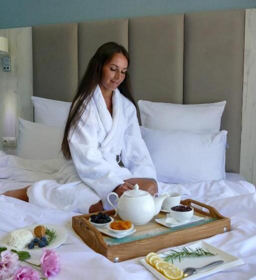 اتاق خانوادگی, A.v. Sokol Family