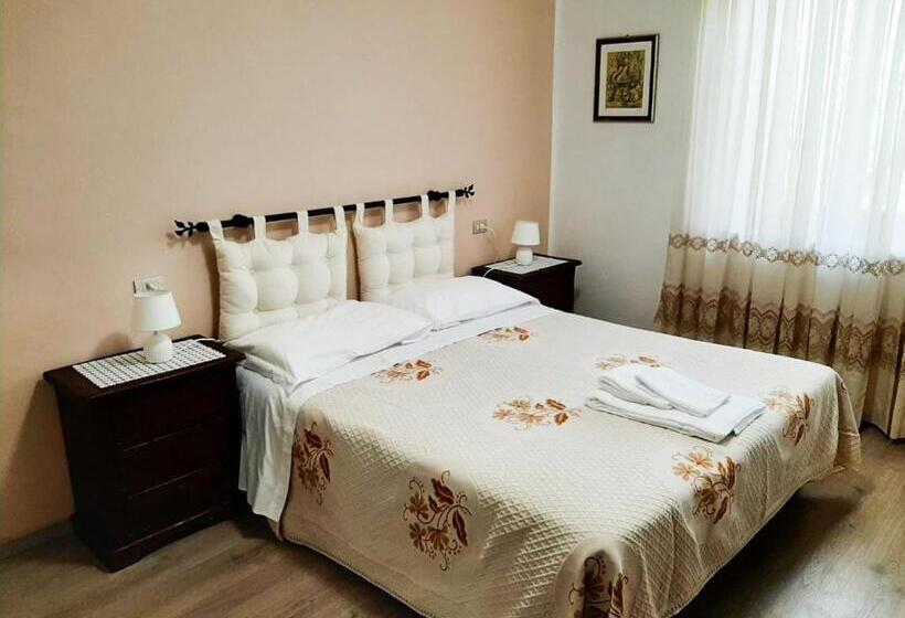 اتاق استاندارد, Il Cantico Delle Cicale