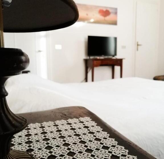 اتاق استاندارد, Il Cantico Delle Cicale