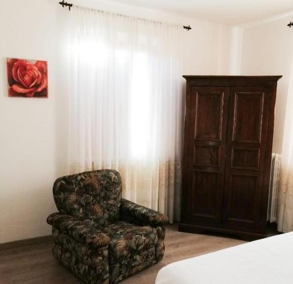 اتاق استاندارد, Il Cantico Delle Cicale