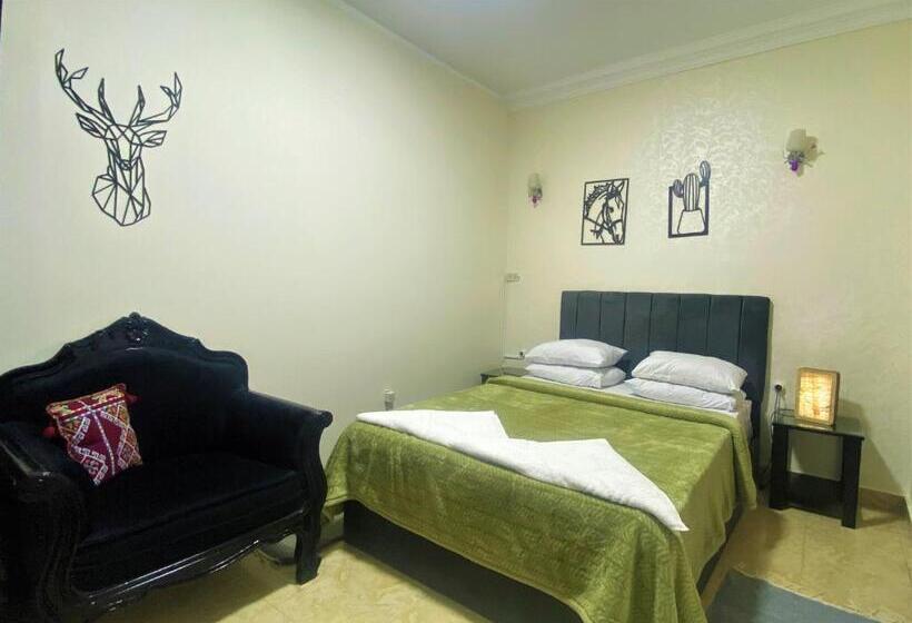 اتاق استاندارد با بالکن, Seven Pyramids View Inn