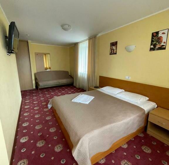 اتاق استاندارد سه نفره, готель ім олександра довженка ніка