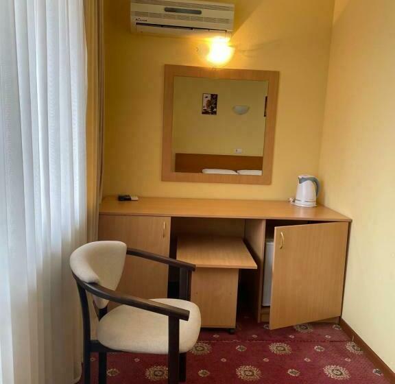 اتاق استاندارد سه نفره, готель ім олександра довженка ніка