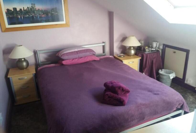 Ortak Banyolu Standart Oda, Kew Gardens National Archives Forest Road