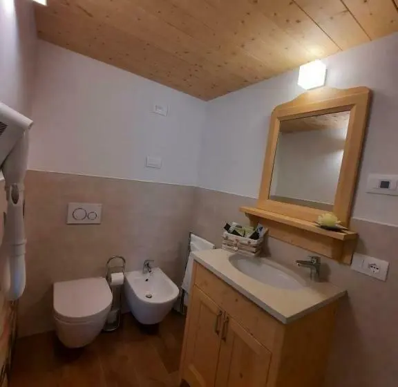 ファミリールーム, B&b Alla Spiazzőla