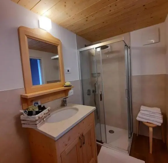 ファミリールーム, B&b Alla Spiazzőla