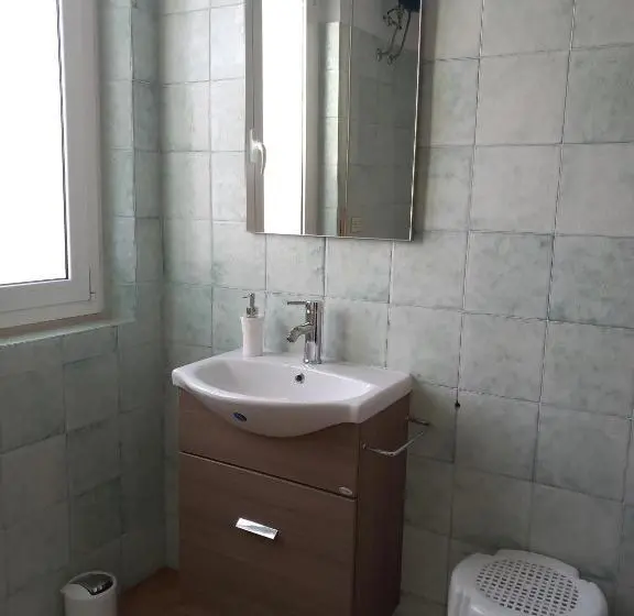 スタンダードスタジオ, B&b Le Palme