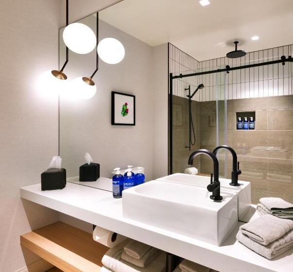 带特大床的标准间, Gravity Haus Moab