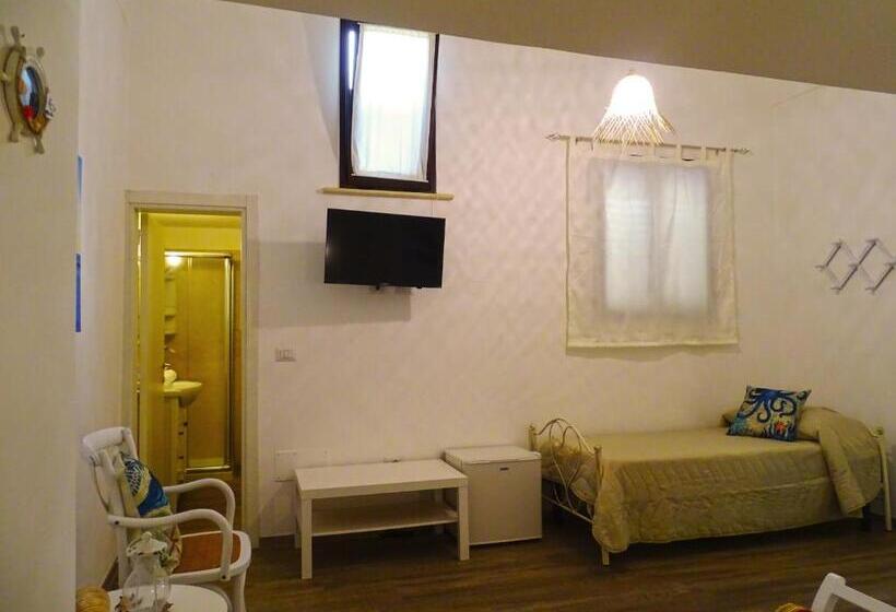 חדר קומפורט לשלושה, B&b Mescia Marina