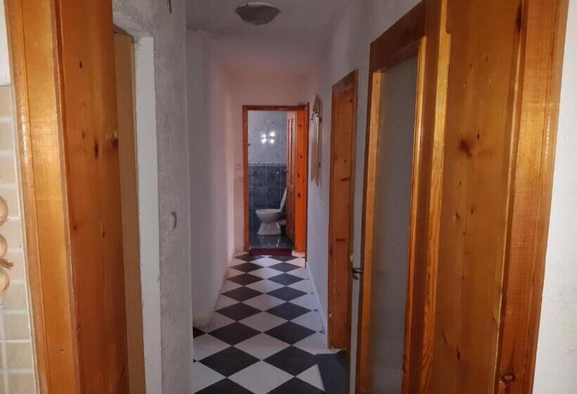 ファミリーステューディオ, къща томови,стаи за гости