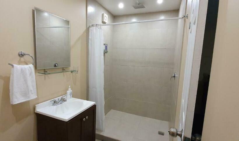 스위트, Costero Inn