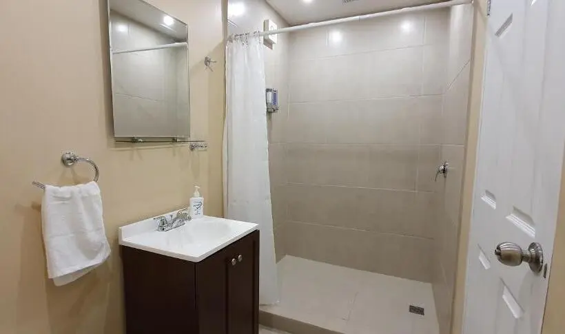 اتاق استاندارد, Costero Inn