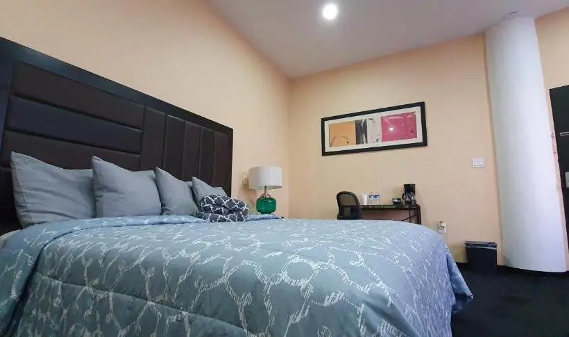 مجموعه ویستا شهر, Costero Inn