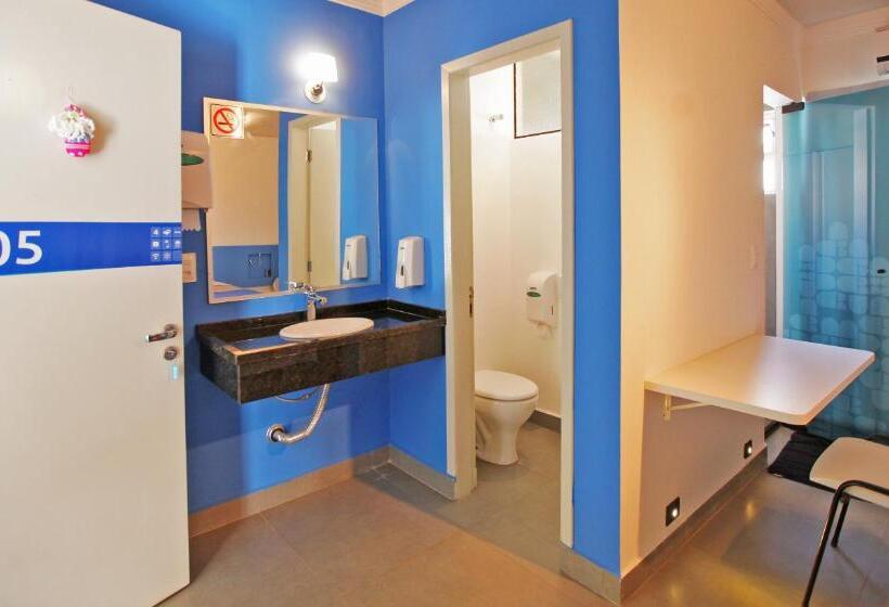 غرفة قياسية ثلاثية, Concept Design Hostel & Suites